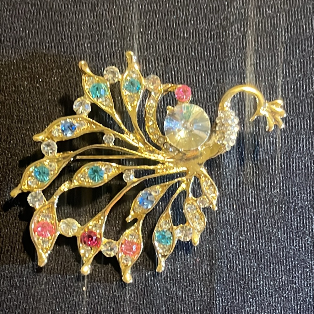 Elegant Peacock Brooch Goldtone NWT